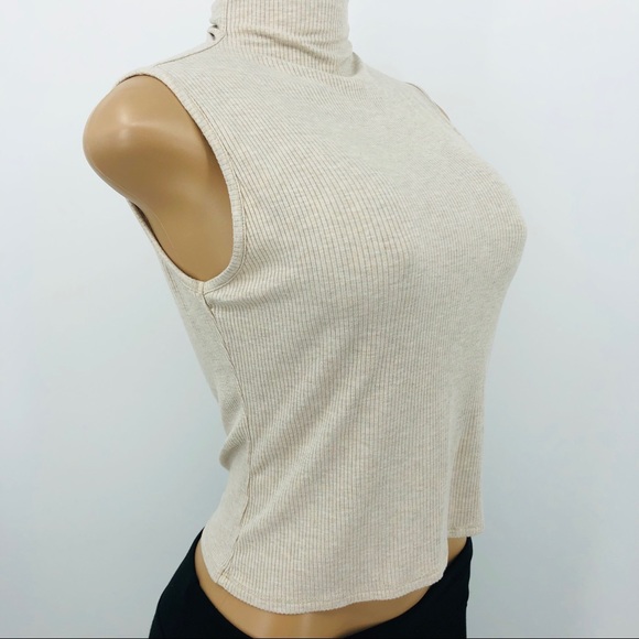 Turtle Neck Crop Top - Picture 3 of 6